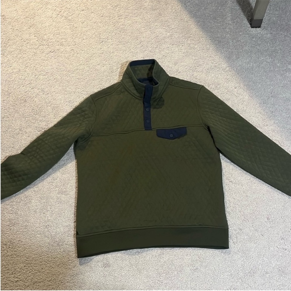 Untuckit green pullover